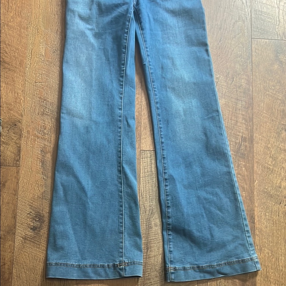 Blue Denim Overalls with Short Sleeves and Front Zipper - Picture 4 of 14